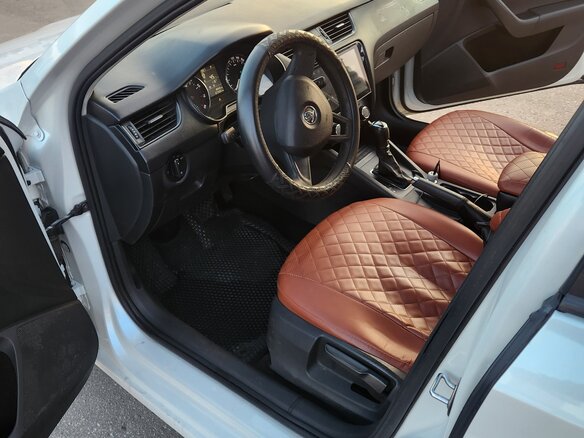 2017 Skoda Octavia III (A7) Рестайлинг, белый, 800000 рублей - вид 4