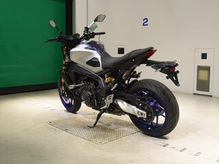 2022 Yamaha MT-09 (FZ-09), серебристый, 1150000 рублей, вид 4