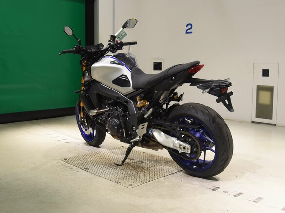 2022 Yamaha MT-09 (FZ-09), серебристый, 1150000 рублей - вид 3