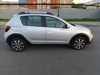 2018 Renault Sandero Stepway II Рестайлинг, серебристый, 1240000 рублей, вид 3