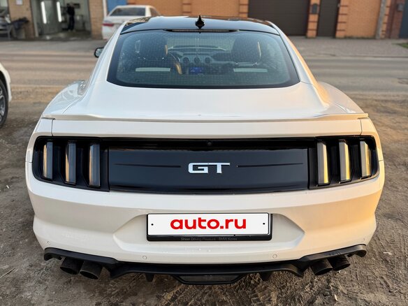 2020 Ford Mustang VI Рестайлинг, бежевый, 4099999 рублей - вид 5