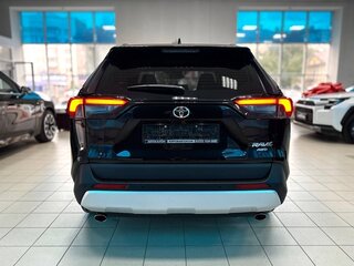 2024 Toyota RAV4 V (XA50), чёрный, 3699000 рублей, вид 5