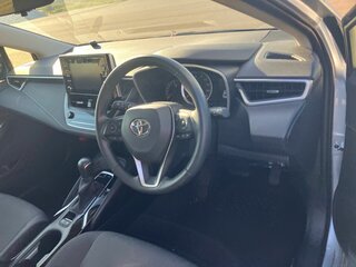 2021 Toyota Corolla XII (E210), серебристый, 1900000 рублей, вид 4