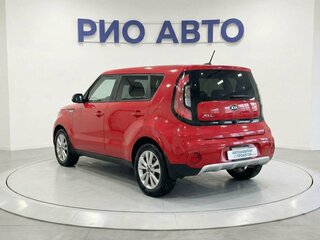2017 Kia Soul II Рестайлинг, красный, 1529999 рублей, вид 4