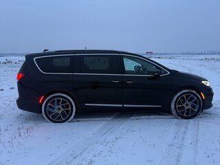 2022 Chrysler Pacifica RU Рестайлинг, чёрный, 2695000 рублей, вид 4