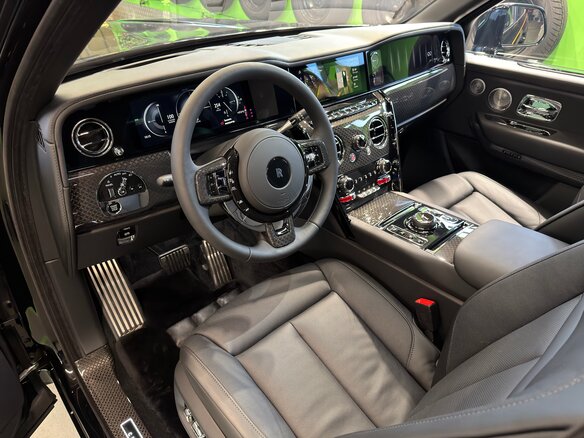 2025 Rolls-Royce Cullinan Black Badge I Рестайлинг (Series II), чёрный, 67900000 рублей - вид 25
