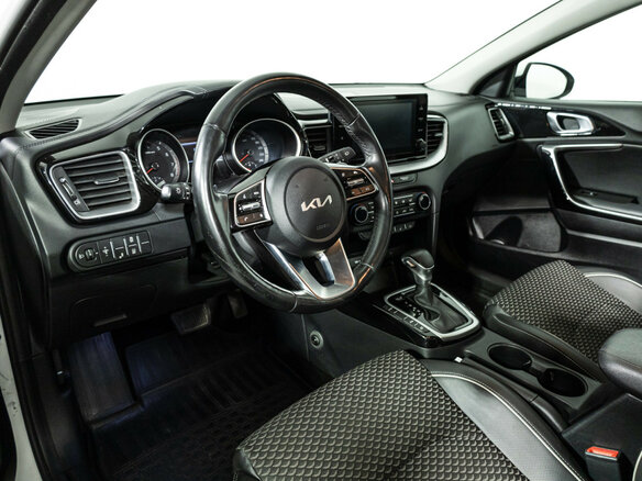 2021 Kia Ceed III Рестайлинг, белый - вид 10
