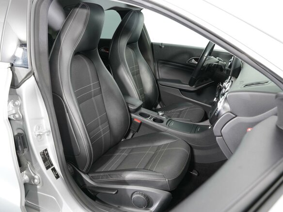 2013 Mercedes-Benz CLA 200 I (C117, X117), серебристый, 1374000 рублей - вид 7