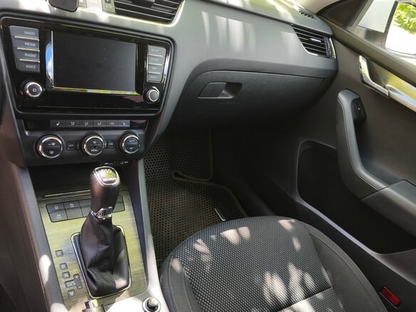 2017 Skoda Octavia Scout III (A7), белый, 1840000 рублей - вид 7