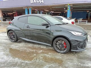 2020 Toyota Yaris IV, чёрный, 5500000 рублей, вид 4