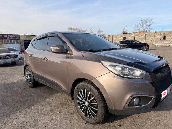 2014 Hyundai ix35 I Рестайлинг, коричневый, 1350000 рублей - вид 2