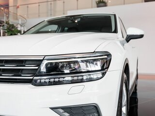 2018 Volkswagen Tiguan II, белый, 2590000 рублей, вид 5