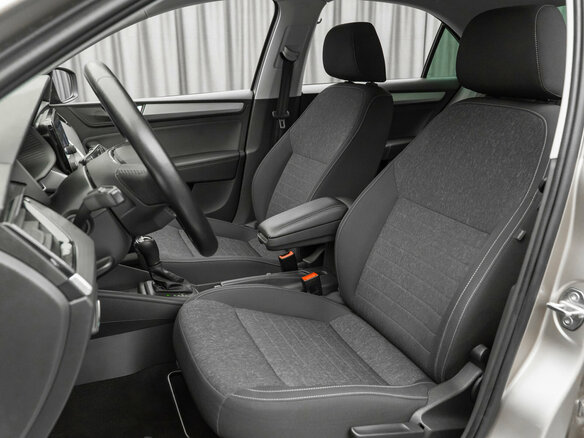 2021 Skoda Rapid II, коричневый, 1710000 рублей - вид 8