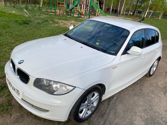 2011 BMW 1 серии 118i I (E81/E82/E87/E88) Рестайлинг, белый, 800000 рублей - вид 4