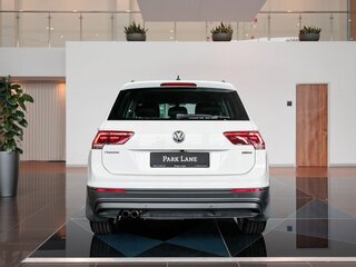 2018 Volkswagen Tiguan II, белый, 2590000 рублей, вид 4