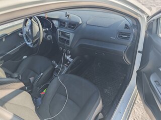 2016 Kia Rio III Рестайлинг, белый, 850000 рублей, вид 4