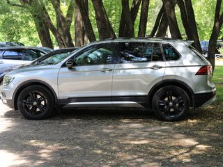 2019 Volkswagen Tiguan II, серебристый, 2900000 рублей, вид 5