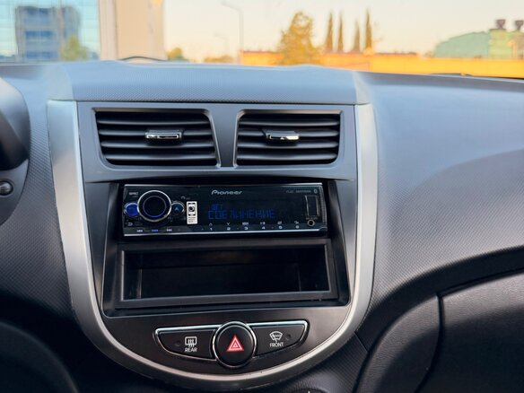 2012 Hyundai Solaris I, белый, 700000 рублей - вид 10