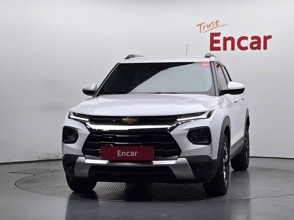 2023 Chevrolet TrailBlazer III Рестайлинг, белый, 1670000 рублей - вид 2