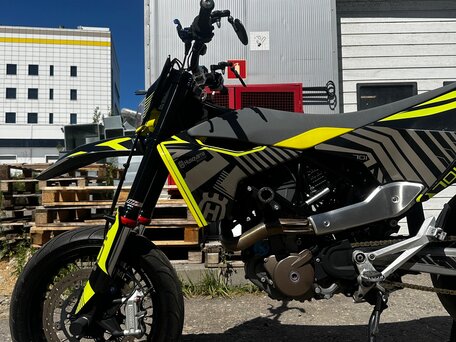 2020 Husqvarna 701 Supermoto, зелёный, 950000 рублей, вид 1