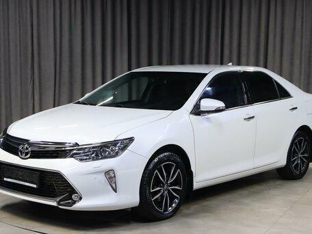 2017 Toyota Camry VII (XV50) Рестайлинг 2, белый, 1899000 рублей, вид 1