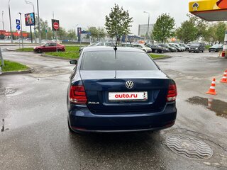 2017 Volkswagen Polo V Рестайлинг, синий, 1250000 рублей, вид 4