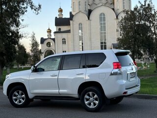 2013 Toyota Land Cruiser Prado 150 Series, белый, 2800000 рублей, вид 3