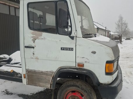 1992 Mercedes-Benz 609D, белый, 350000 рублей, вид 3