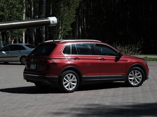 2018 Volkswagen Tiguan II, пурпурный, 1750000 рублей, вид 4