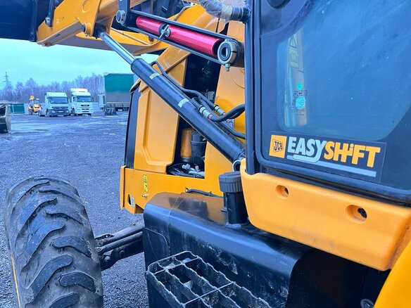 2024 JCB 3DX, жёлтый - вид 3
