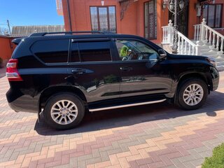 2016 Toyota Land Cruiser Prado 150 Series Рестайлинг 1, чёрный, 4700000 рублей, вид 3