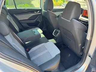 2025 Skoda Octavia IV (A8) Рестайлинг, серебристый, 3337000 рублей, вид 3