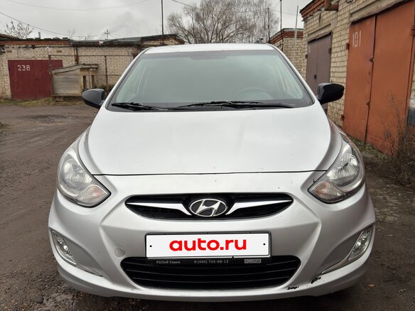 2011 Hyundai Solaris I, серебристый, 810000 рублей - вид 3