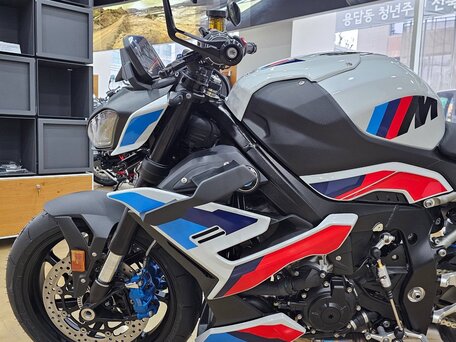 2026 BMW M 1000 R, белый, 2880000 рублей, вид 3