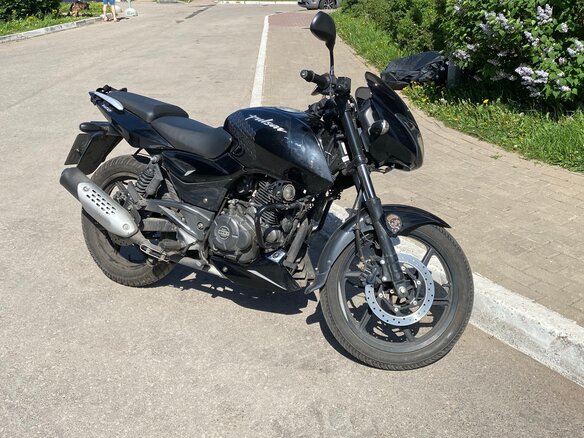 2020 Bajaj Pulsar 180, чёрный, 170000 рублей - вид 1