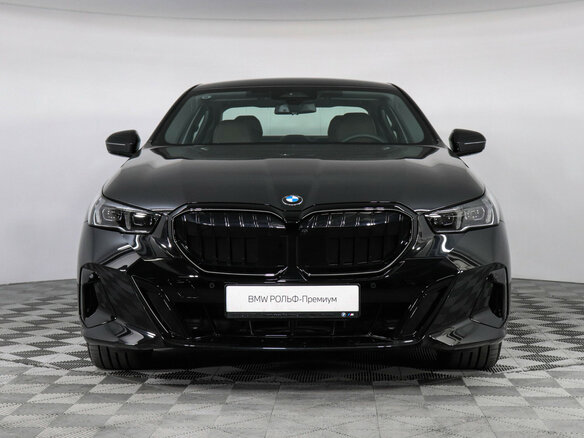 2025 BMW 5 серии Long 530Li xDrive VIII (G60/G61/G68), чёрный, 8550000 рублей - вид 1