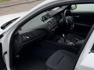 2015 BMW 1 серии 118i II (F20/F21) Рестайлинг, белый, 1050000 рублей, вид 5