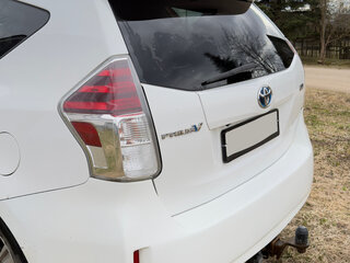 2015 Toyota Prius v (+) I Рестайлинг (ZVW40/41), белый, 2000000 рублей, вид 3
