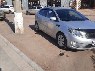 2012 Kia Rio 5-speed III, серебристый, 750000 рублей, вид 2