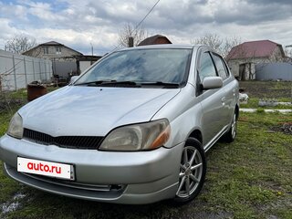 2000 Toyota Platz, серебристый, 320000 рублей, вид 1