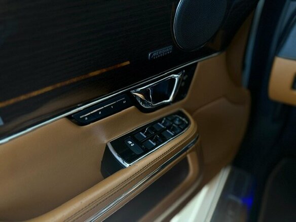 2018 Jaguar XJ IV (X351) Рестайлинг, белый, 3900000 рублей - вид 16
