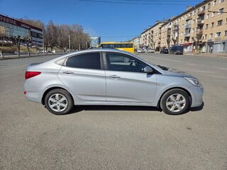 2014 Hyundai Solaris I, серебристый, 590000 рублей, вид 2