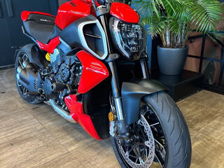 2023 Ducati Diavel V4, красный, 2700000 рублей, вид 2