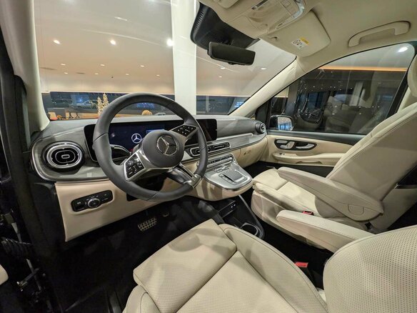 2026 Mercedes-Benz V-Класс 300 d экстра длинный III (W447) Рестайлинг 2, чёрный - вид 4