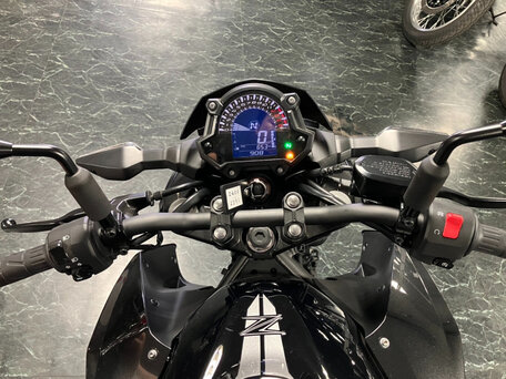 2024 Kawasaki Z 400, чёрный, 760000 рублей, вид 3