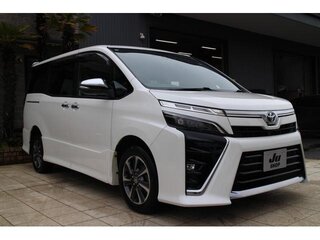 2020 Toyota Voxy III (R80) Рестайлинг, белый, 1848200 рублей, вид 3