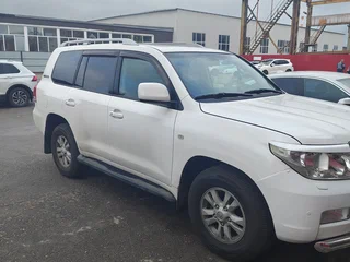 2011 Toyota Land Cruiser 200 Series, белый, 2700000 рублей, вид 3