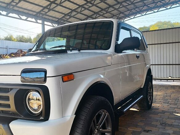 2017 Lada (ВАЗ) 2121 (4x4) Urban I Рестайлинг, белый - вид 3
