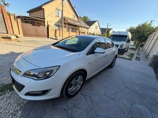 2013 Opel Astra J Рестайлинг, белый, 830000 рублей, вид 3