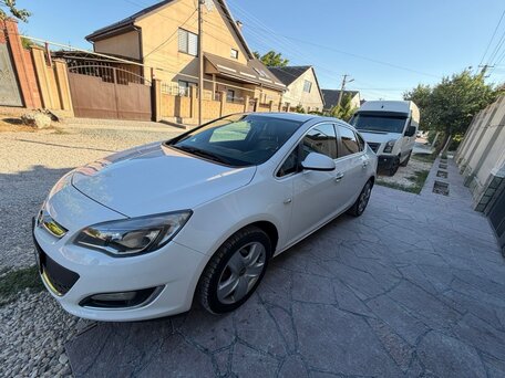 2013 Opel Astra J Рестайлинг, белый, 830000 рублей, вид 3